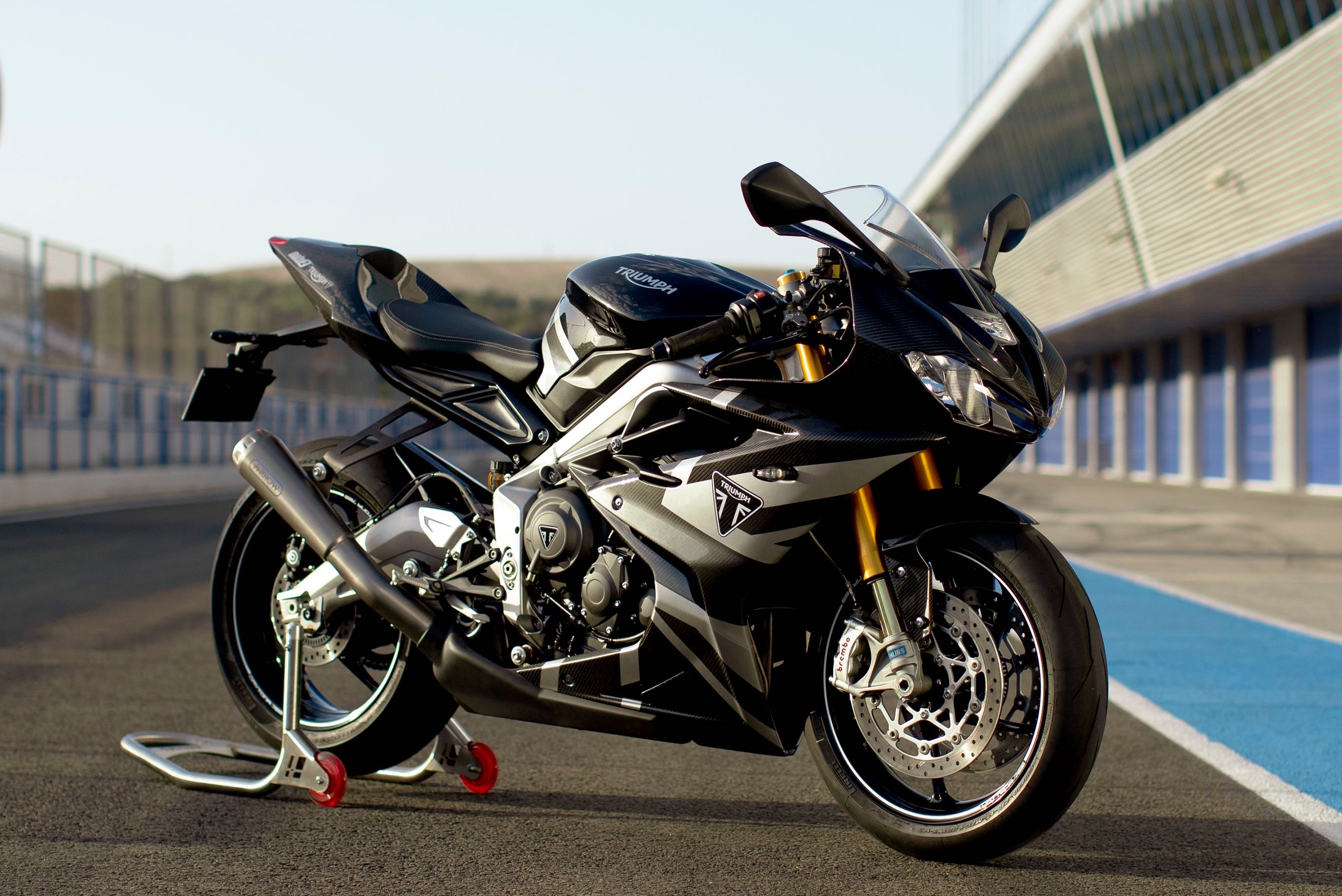  Triumph  Daytona Moto2  765 Limited Edition esiteltiin 